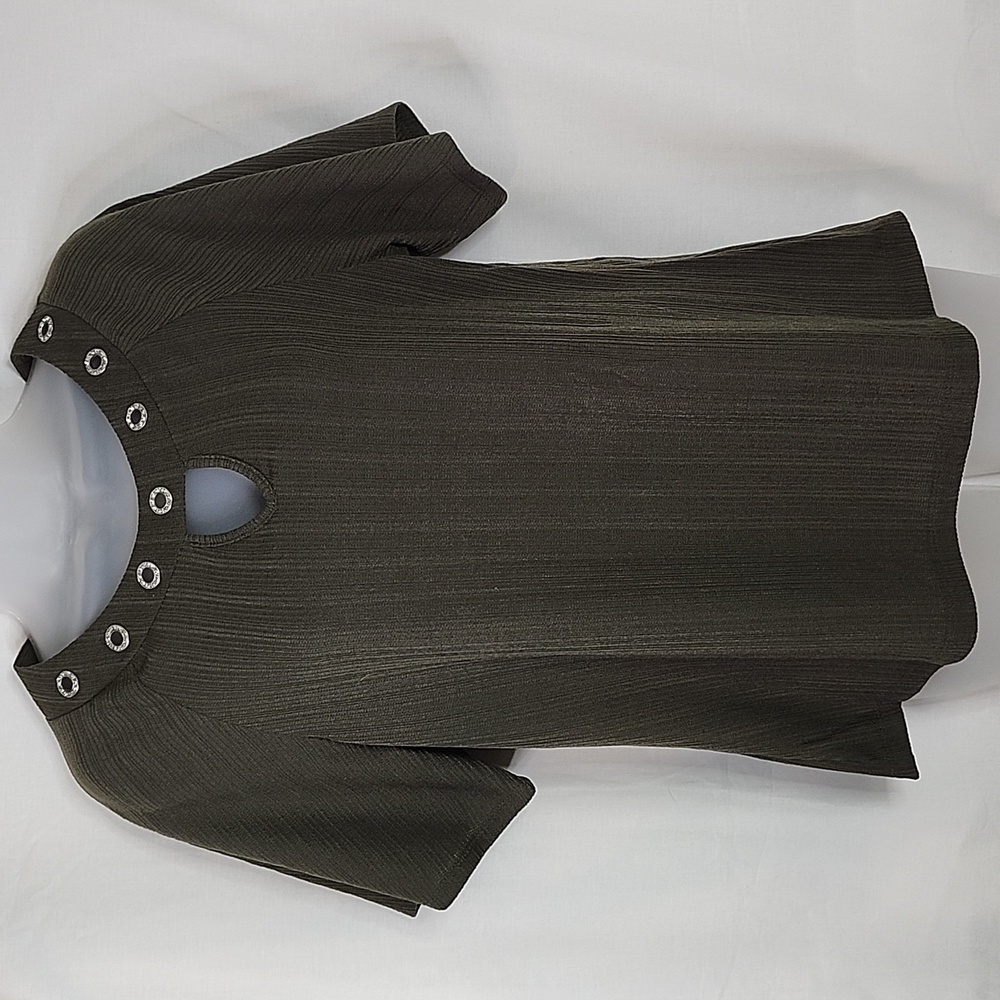 🌟Per Seption Women's Green Short-sleeve Shirt with Jeweled Riveted Neckline🌟